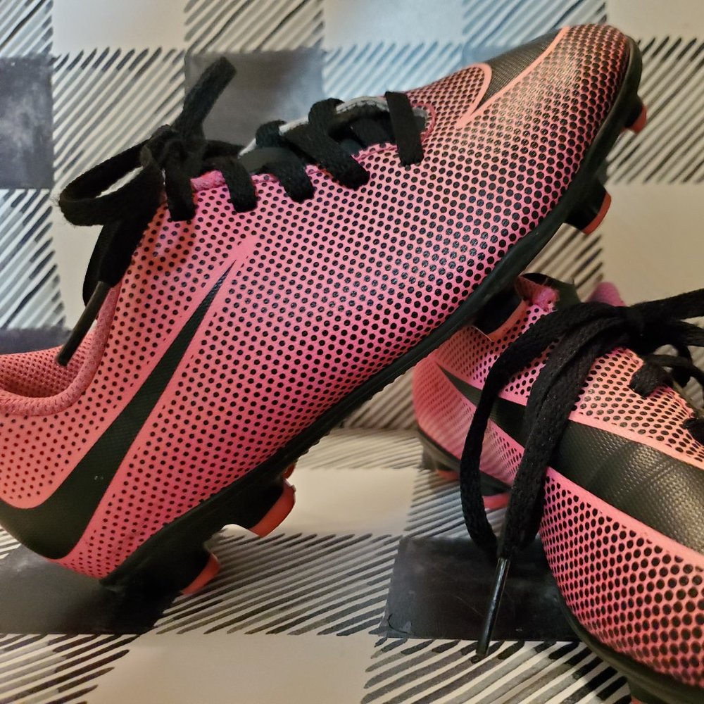 Nike Youth 13.0 Cleat Soccer Outdoor Cleats size 1.5 youth